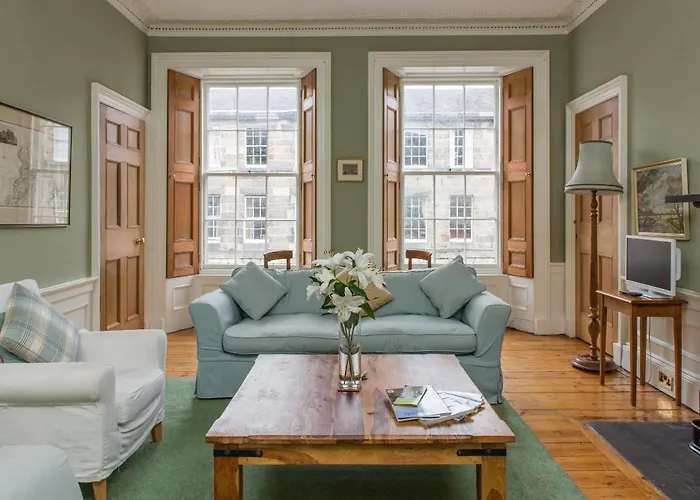 Unique Edinburgh New Town Apartment Near Princes Street