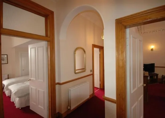 Lovely 2 Bed Flat Located Next To Edinburgh Castle
