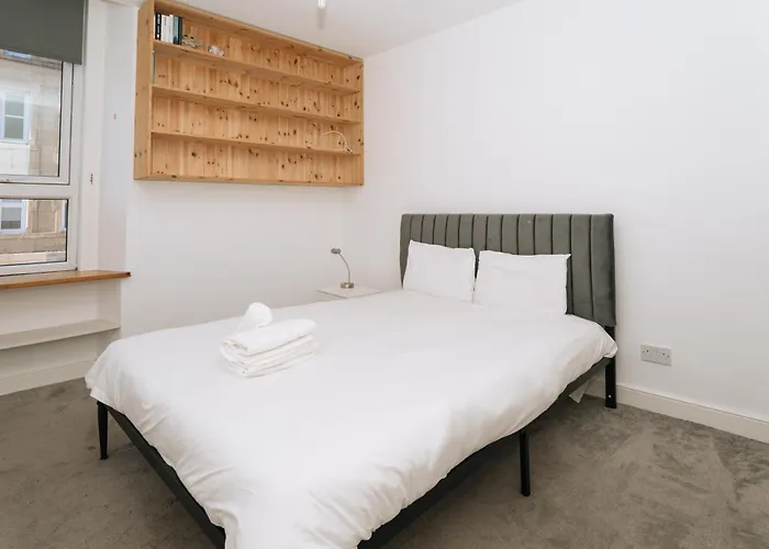 Sleek & Central 2Bd Flat - Haymarket