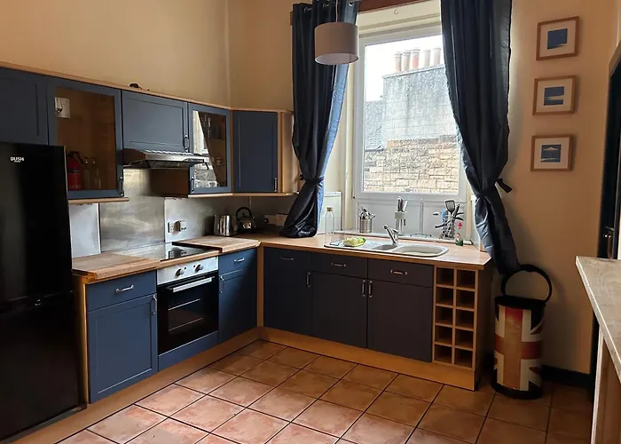 Traditional Edinburgh City Centre Apartment