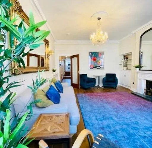 Stunning Royal Mile 2 Bedroom Apartment