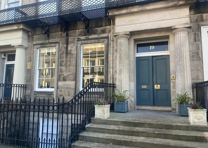 Georgian Townhouse In City Centre