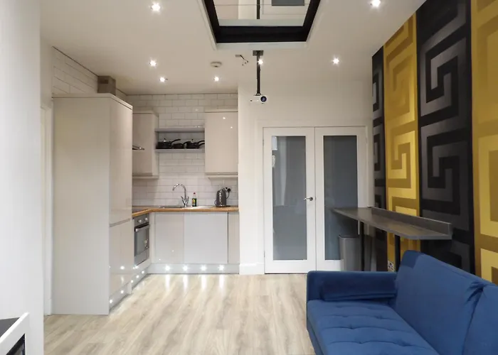 Ground Floor Flat With Patio And Hot Tub Near Murrayfield Stadium