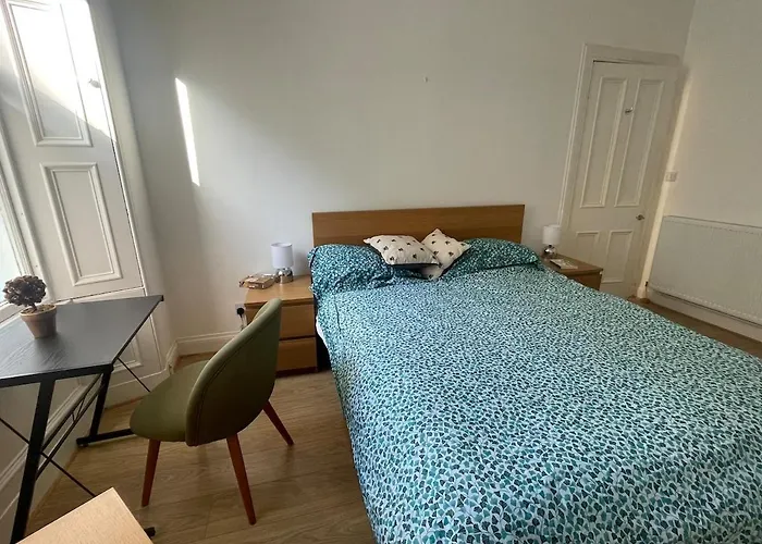 Large Flat In Chic Bruntsfield