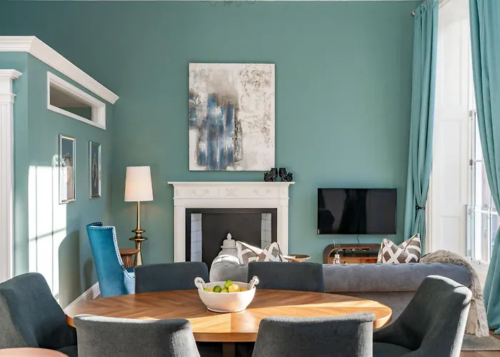 Dragon Suites Luxury Apartments At 8 Albyn Place