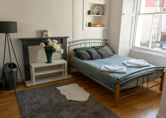 Comfy 1 Bedroom Flat In Edinburgh City Centre