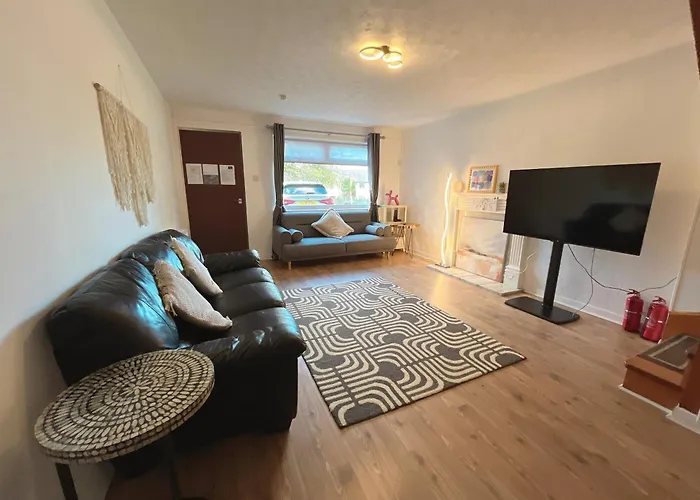Cozy 2 Bedrooms With Private Parking Space And Garden