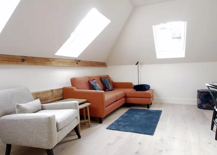 Stylish Mezzanine Loft In Central Edinburgh - Flat 5, Elgin House Apartments