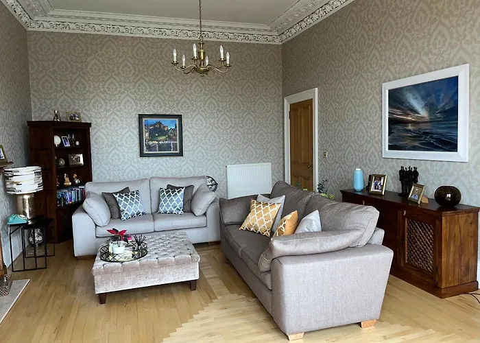 Quiet Room In Vibrant Bruntsfield With Private Parking