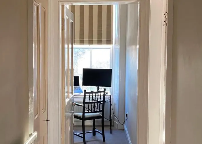 Edinburgh Seaside Apartment - Free Parking
