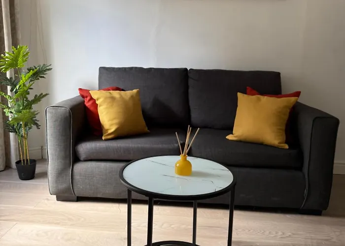 2 Bedroom Apartment On Ground Floor In Edinburgh