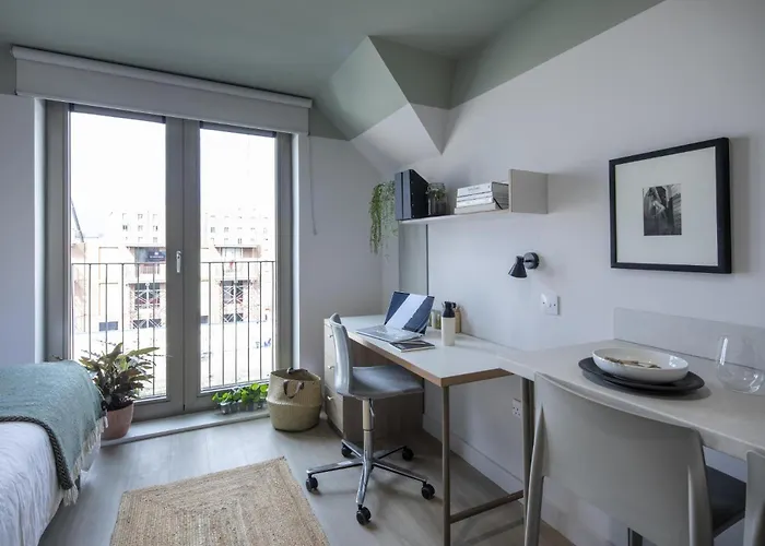 Modern Studios With Kitchen & Ensuite In Central Edinburgh