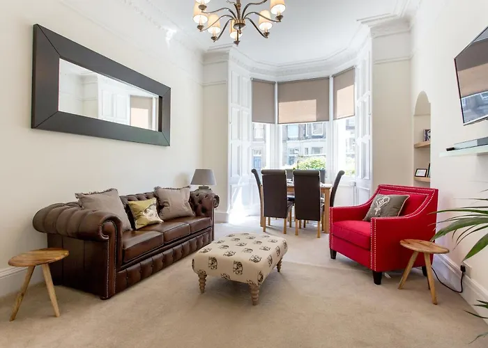 Colonial Victorian Apartment, Fab Central Location
