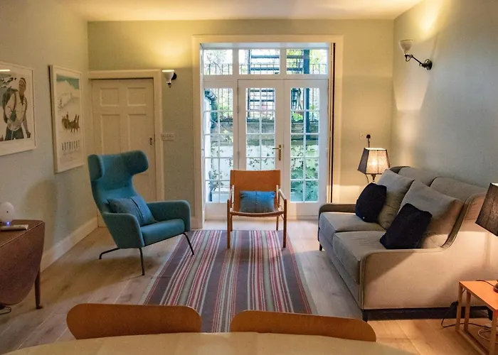2 Bedroom Apartment In Stockbridge