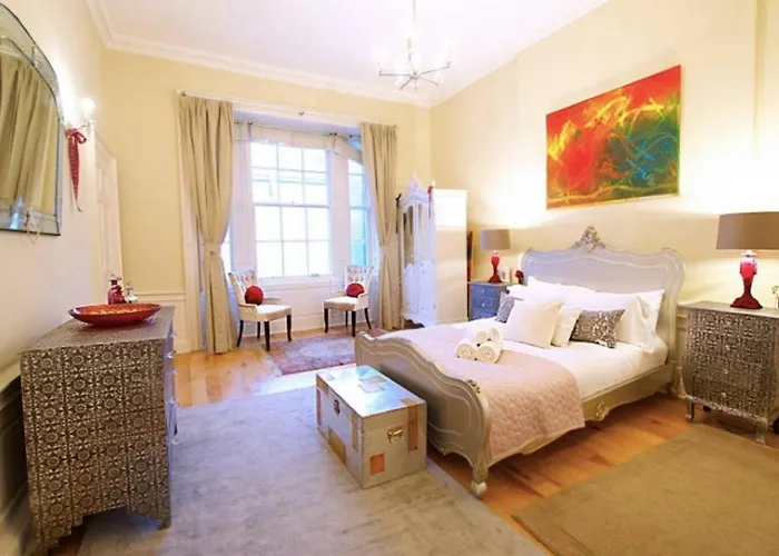 11 York Place Apartment