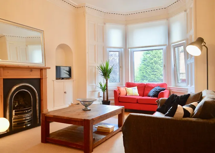 2 Bedroom Morningside Flat Sleeps 4