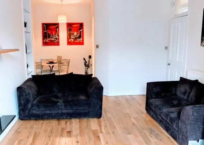 1 Bedroom Apartment In Leafy Morningside