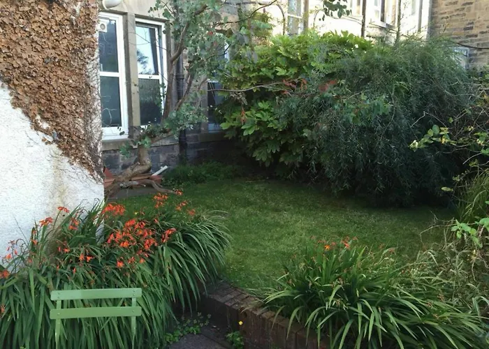 Central 2 Bedroom Flat With Garden