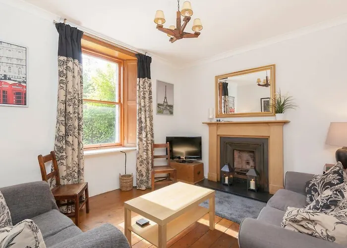 5 Mins To Princes Street - Main Door Cottage - Private Garden - New Property