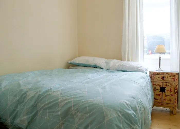 1 Bedroom Flat In Roseburn
