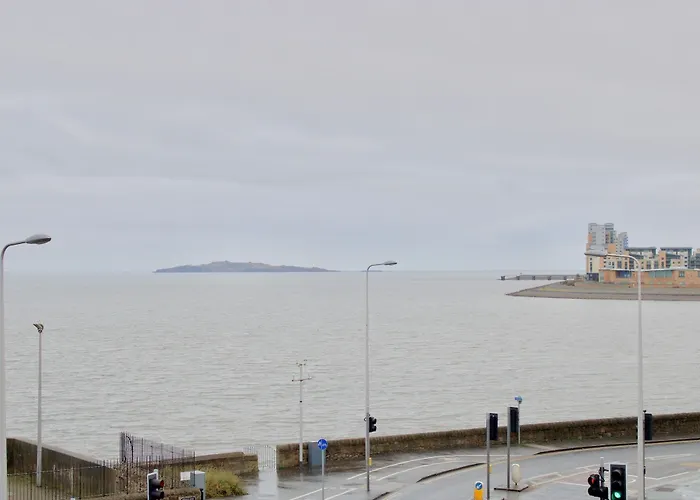 2 Bedroom Seaside Flat