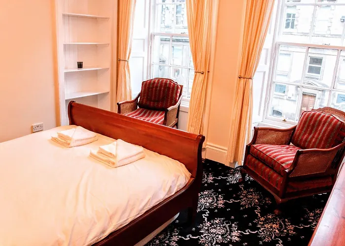 3 Bedroom Apartment On The Royal Mile