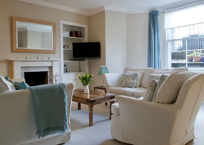 2 Bedroom Garden Flat In Bruntsfield