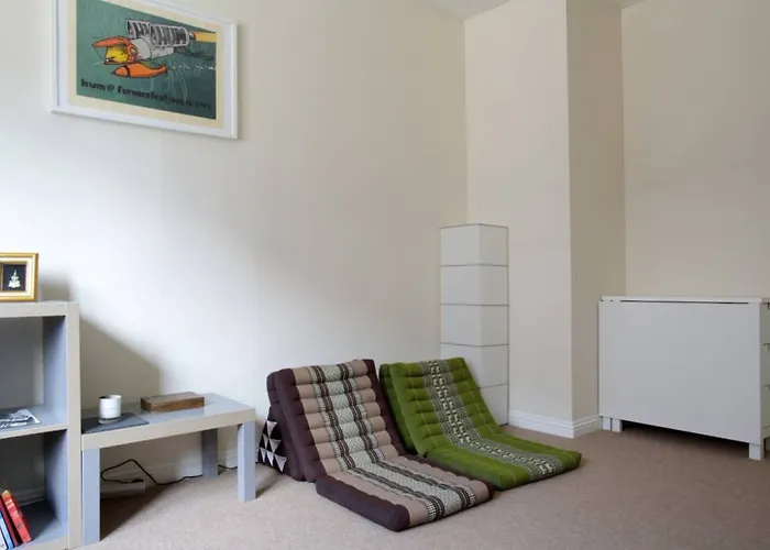 2 Bedroom Canalside Apartment