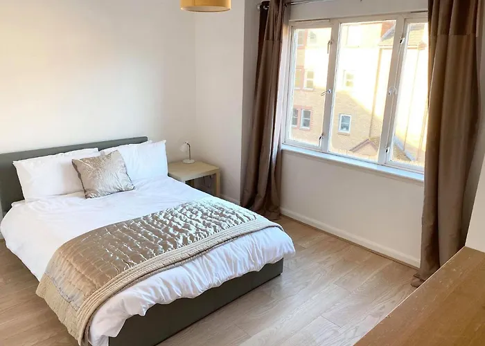 Haymarket Holiday Home, 3 Bedrooms & Parking