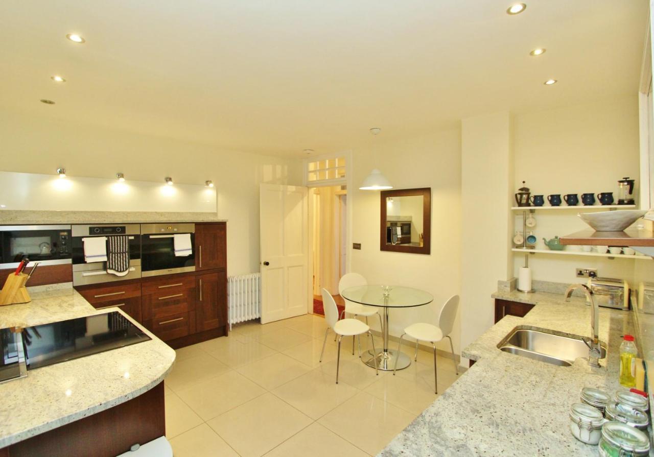 3 Bed Apt In Historic Ramsay Garden * EDI