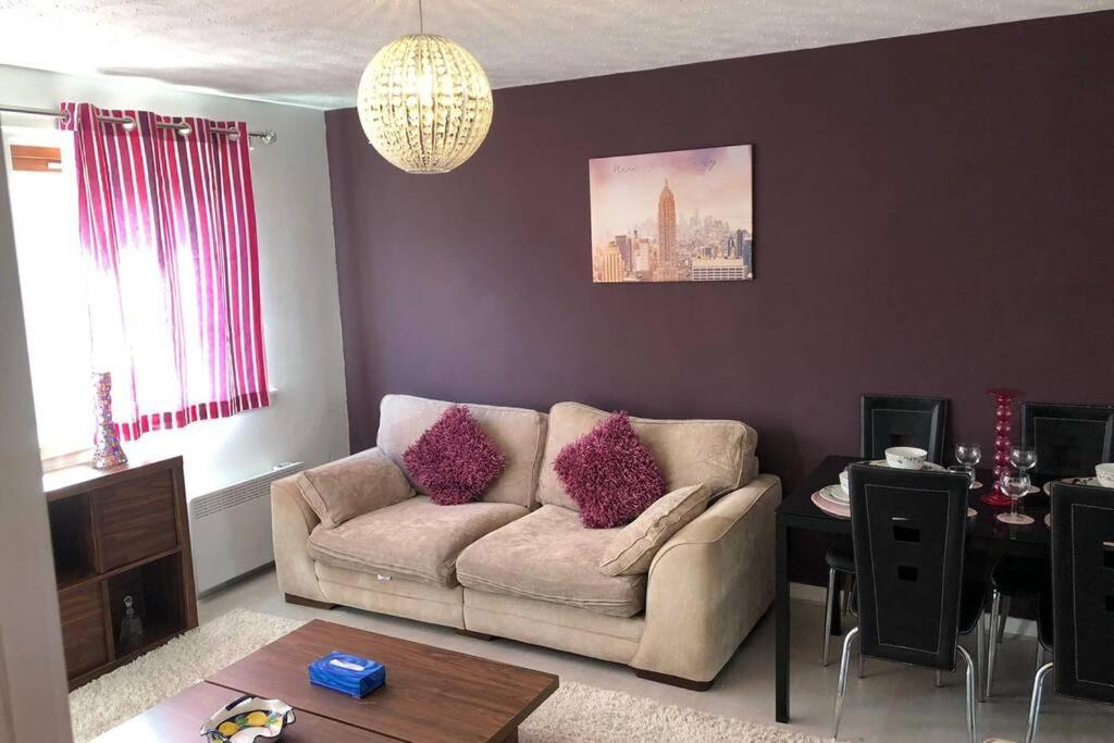 Chic 2 Bed With Free Parking- Recently Redecorated, 10 Minutes To Centre * Edinburgh