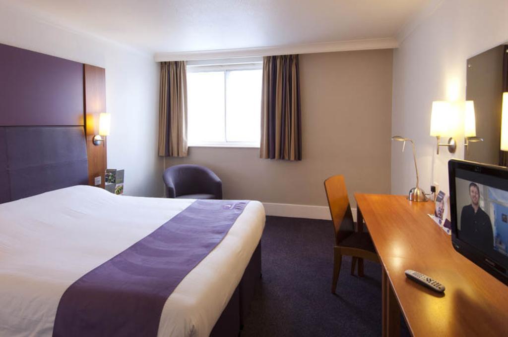 Premier Inn Edinburgh Princes Street Hotel