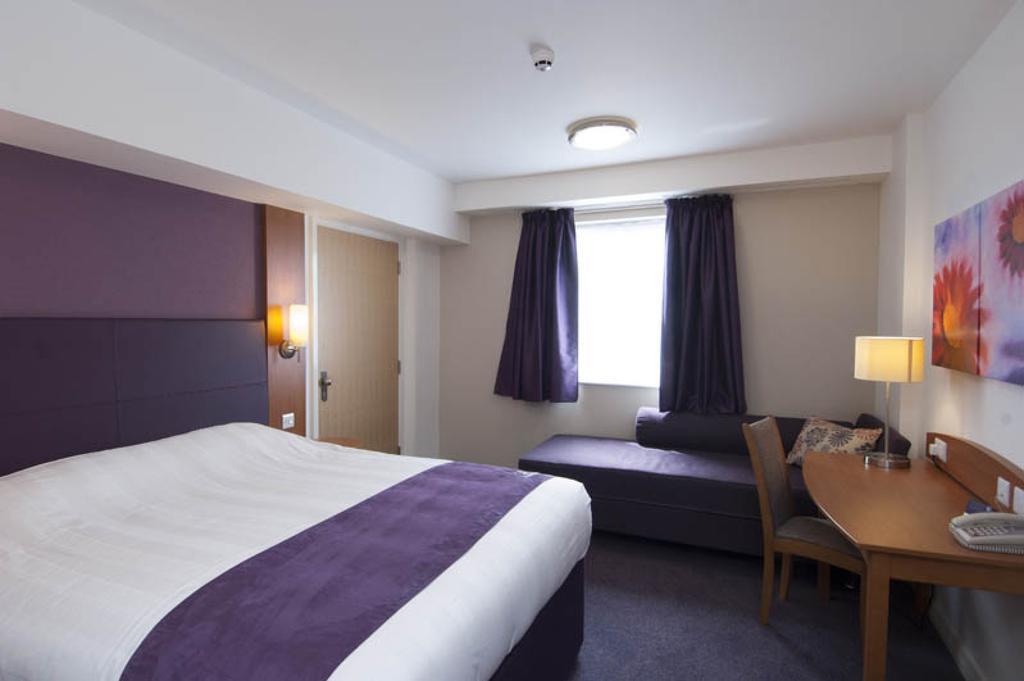 Hotel Premier Inn Edinburgh Princes Street 3*