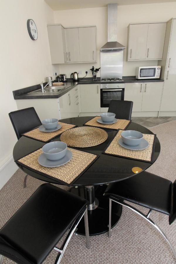 Two Bedroom Victorian With Free Parking Apartment