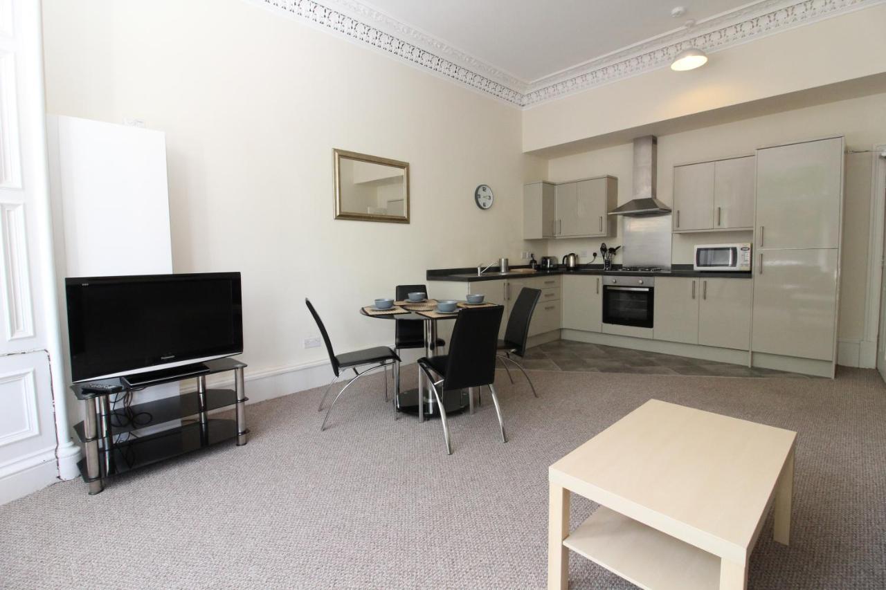 Two Bedroom Victorian With Free Parking Edinburgh