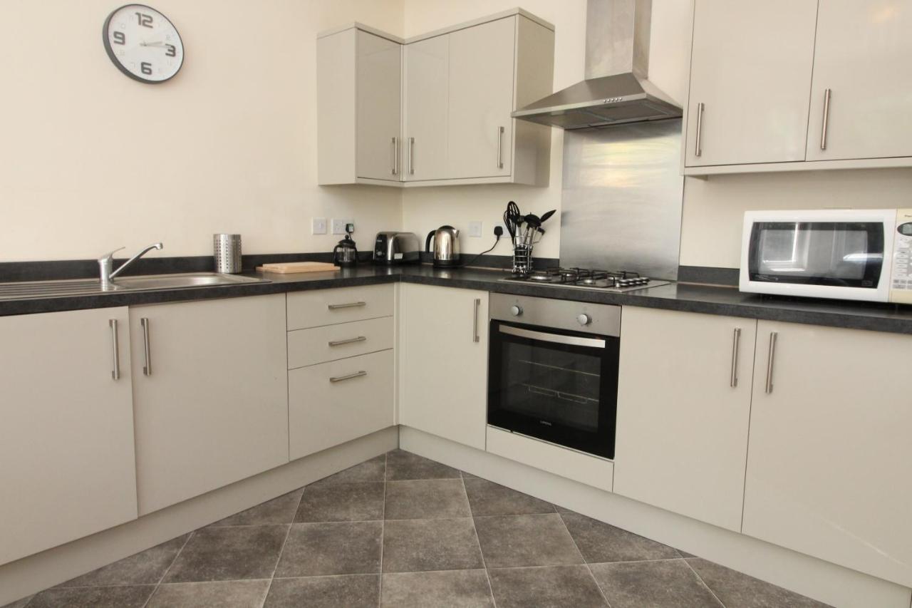 Two Bedroom Victorian With Free Parking Apartment