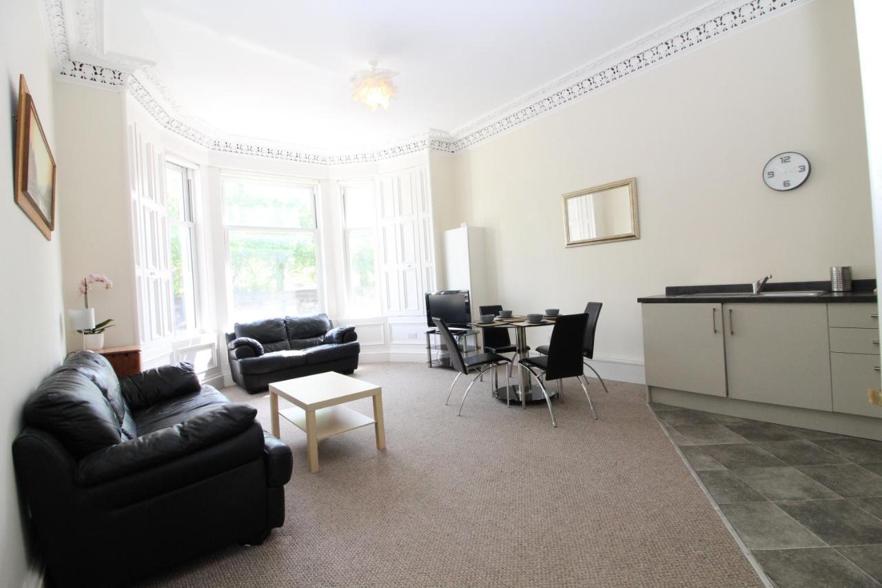 Two Bedroom Victorian With Free Parking Apartment Edinburgh