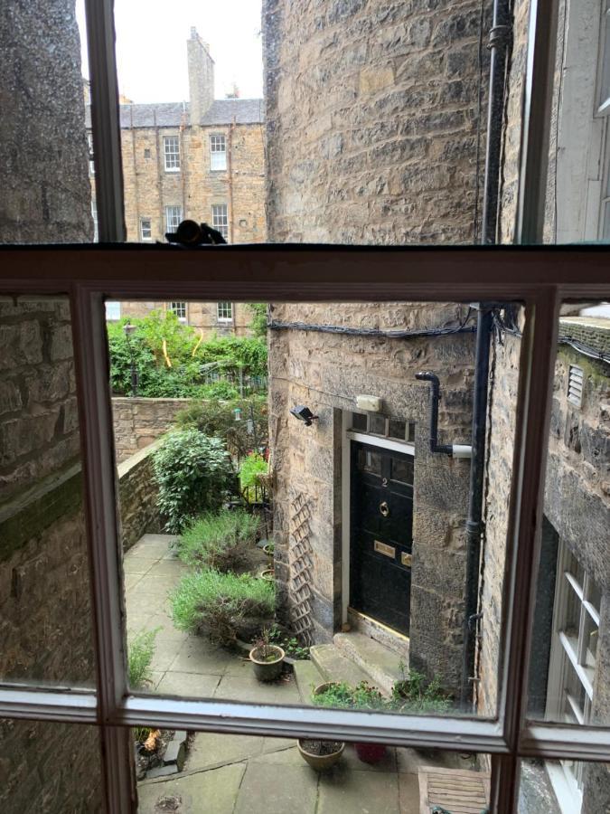 Geraldsplace * Edinburgh