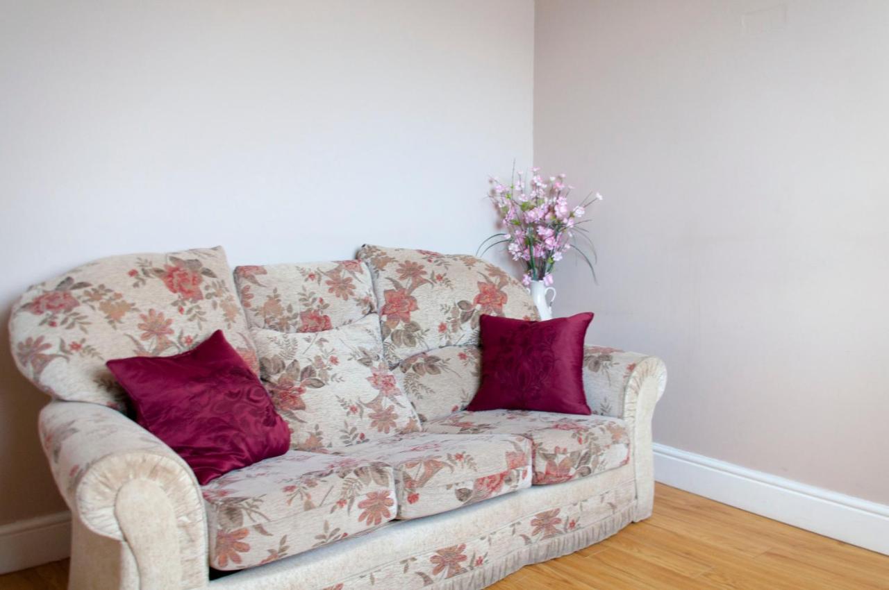 Block 2 Flat 17 Westfield Court Apartment *