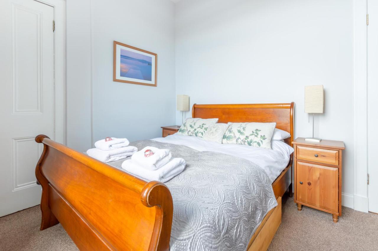 Beautiful Center 1 Bed With Park View Apartment EDI
