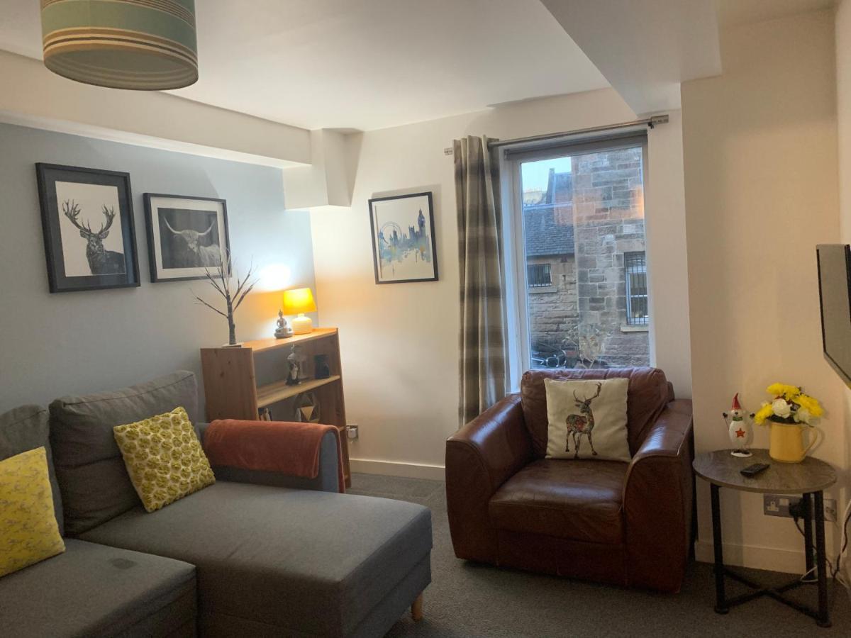 Beautiful 1-bed Near Castle Apartment