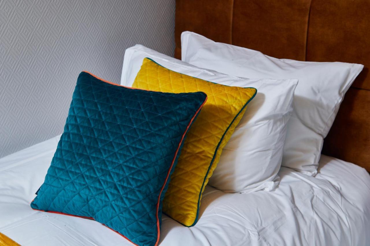 The Exquisite Edinburgh Duplex Sleeps 8 *
