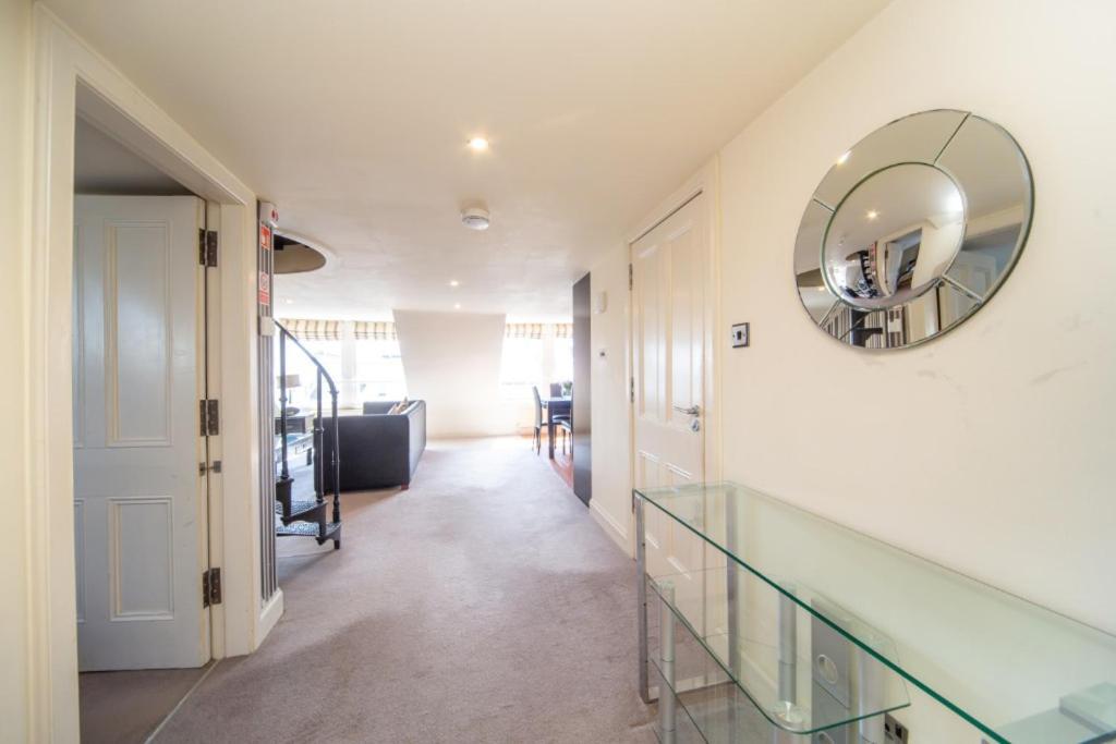 Tron Kirk Apartment Edinburgh