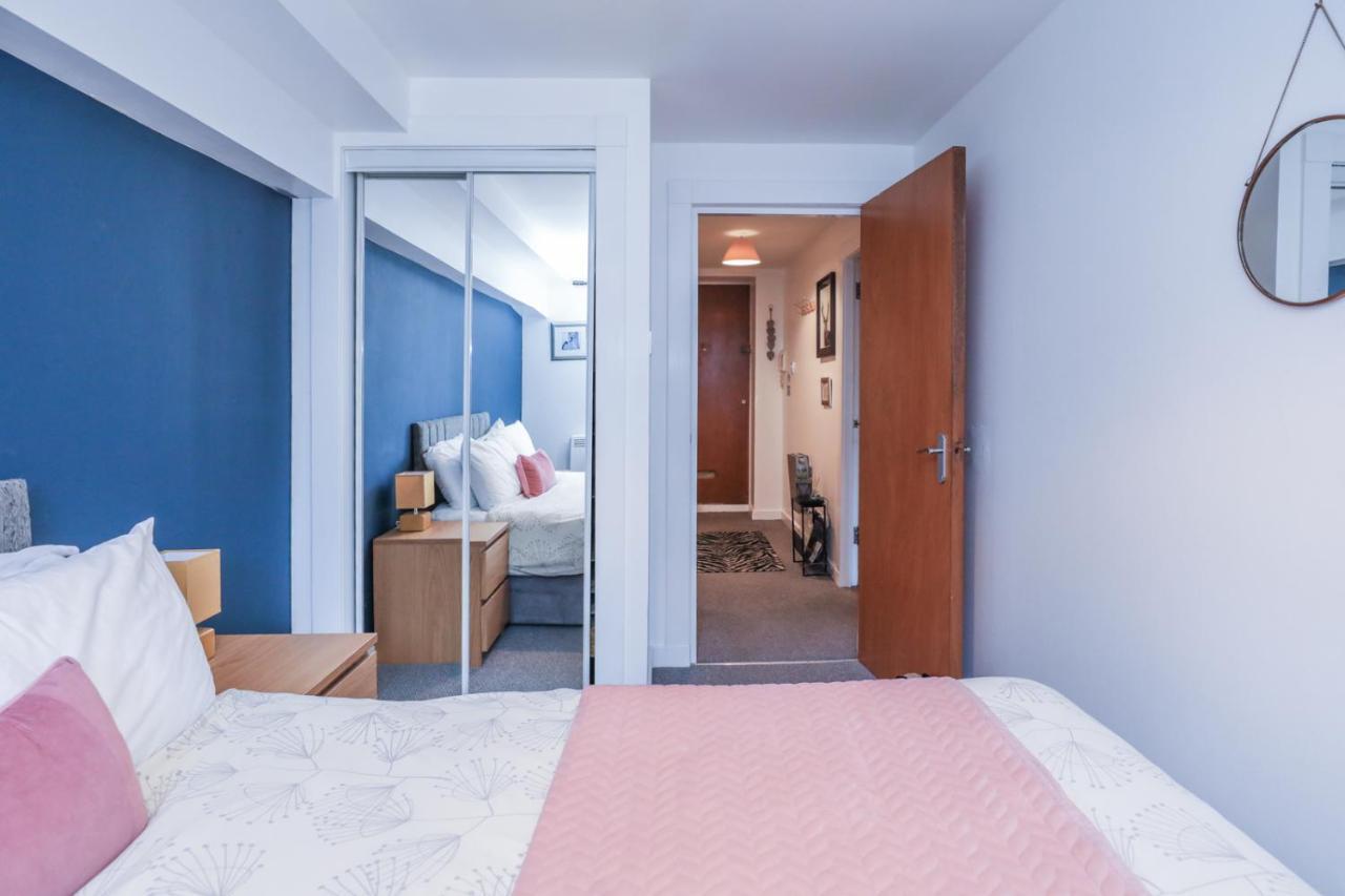 Beautiful 1-bed Near Castle Apartment