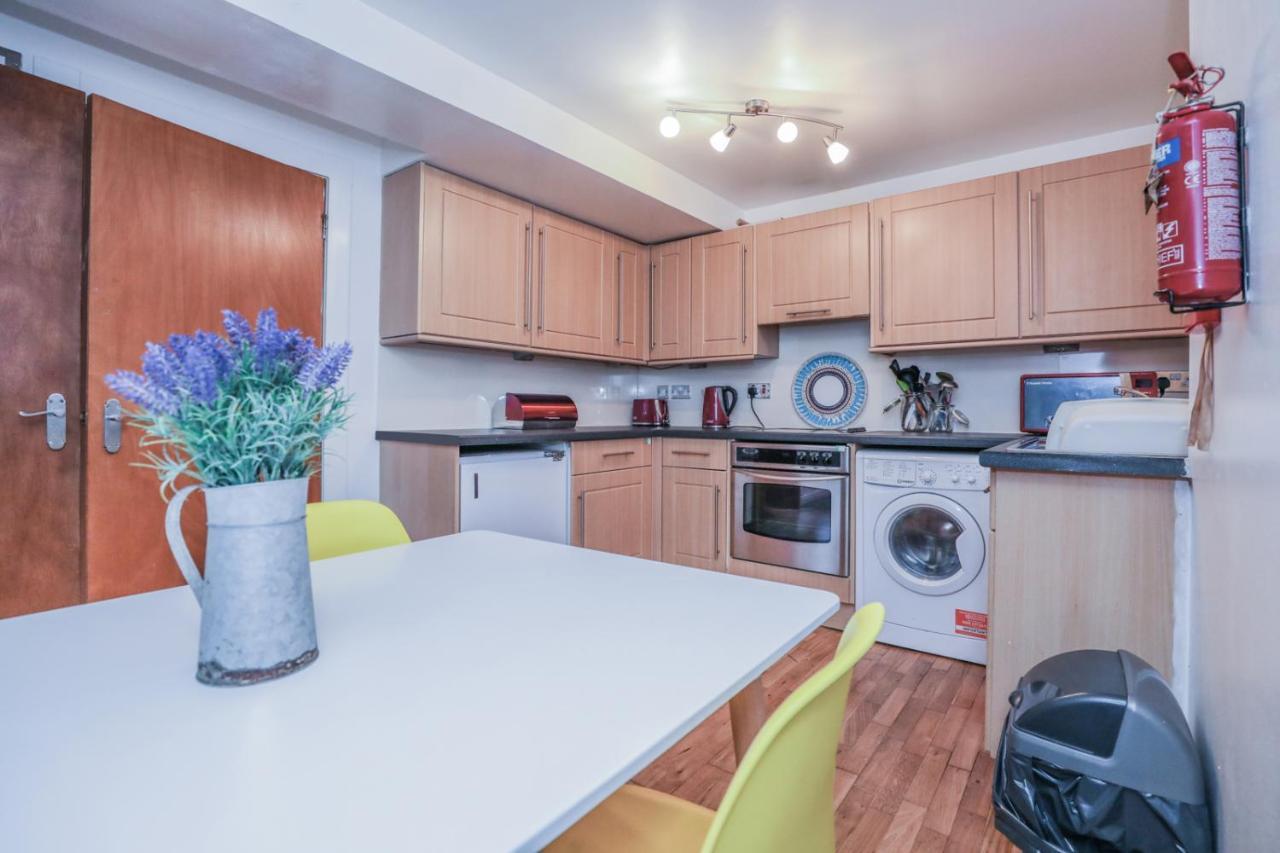 Beautiful 1-bed Near Castle Apartment *