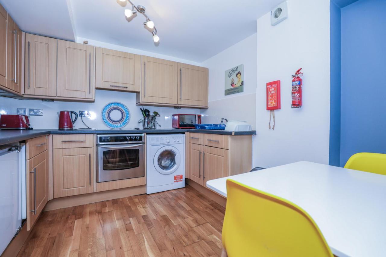 Beautiful 1-bed Near Castle Apartment