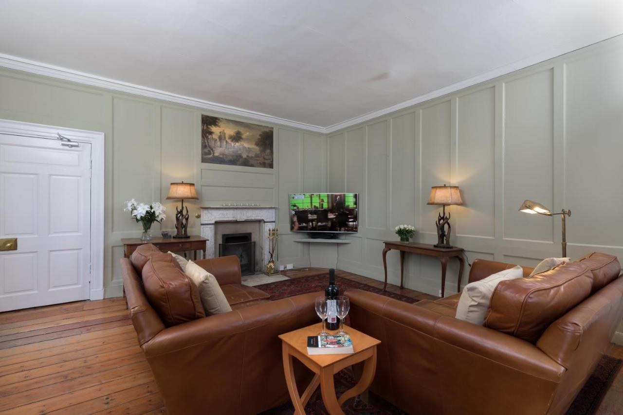 Ferienhaus Drylaw House, Grade A Listed Mansion Near Centre EDI