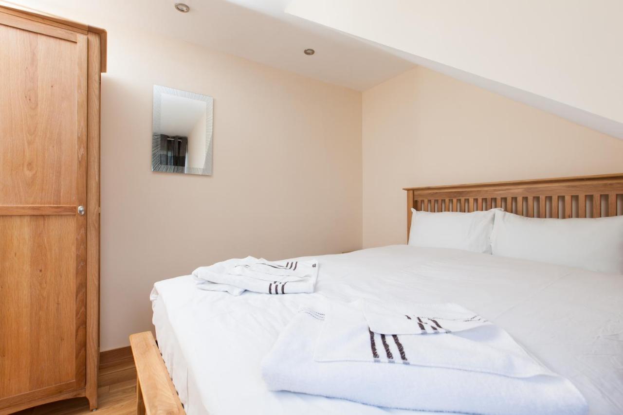 Holiday home Luxury Arthur Seat Viewtownhouse With A Hot Tub *