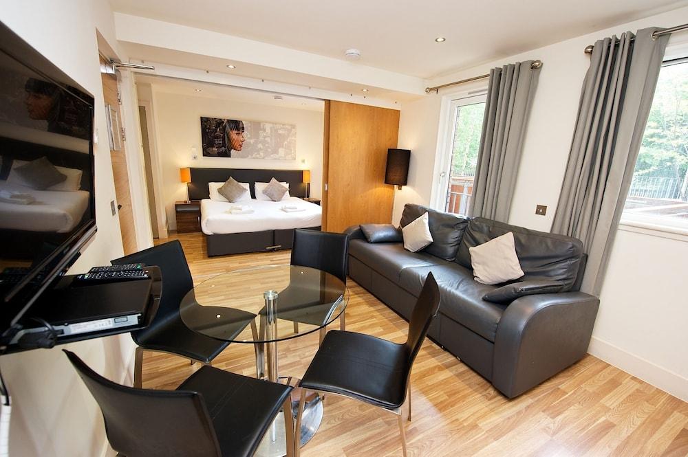 Aparthotel Staycity West End 4*