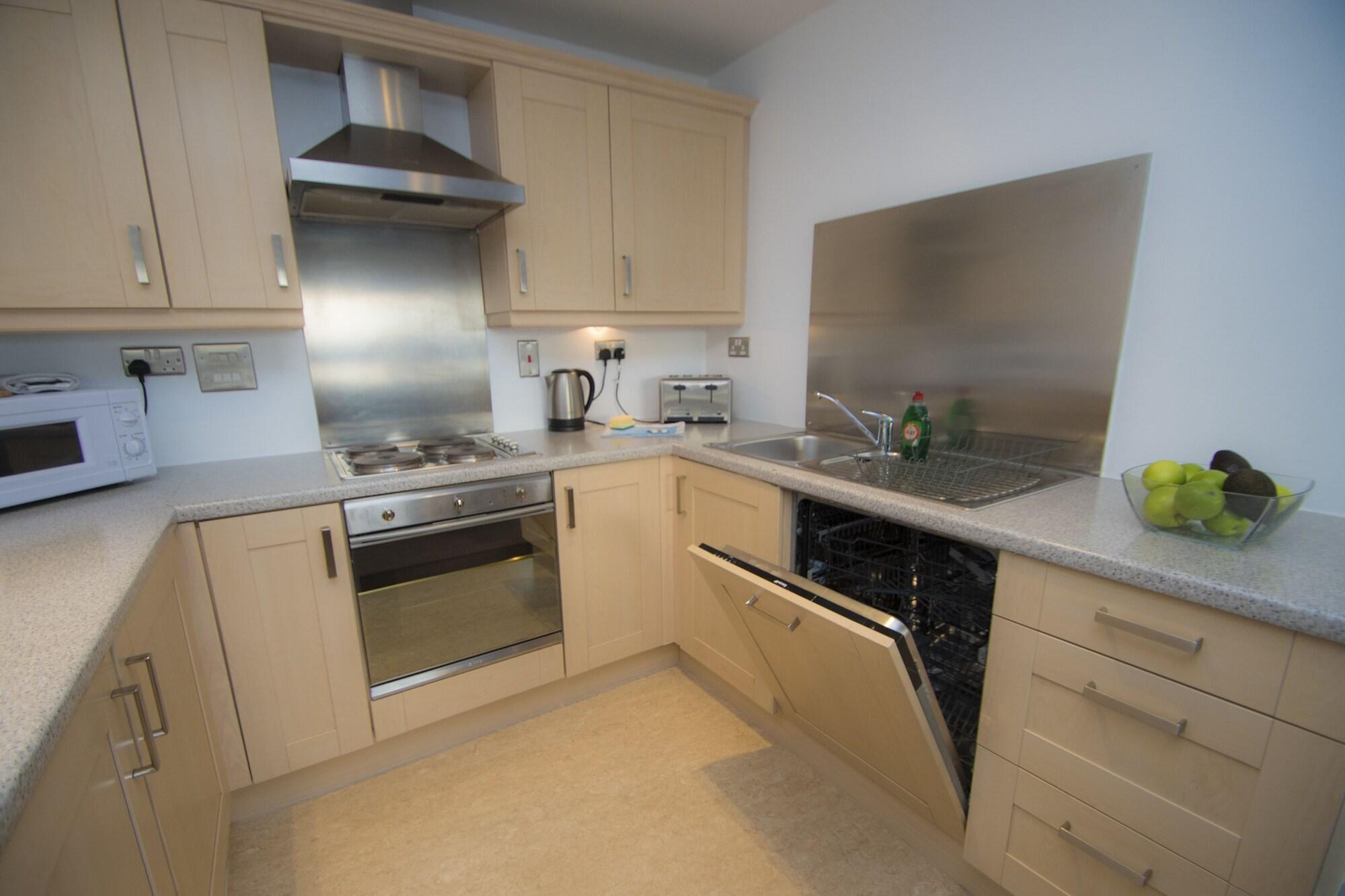 Ocean Serviced Aparthotel 4*
